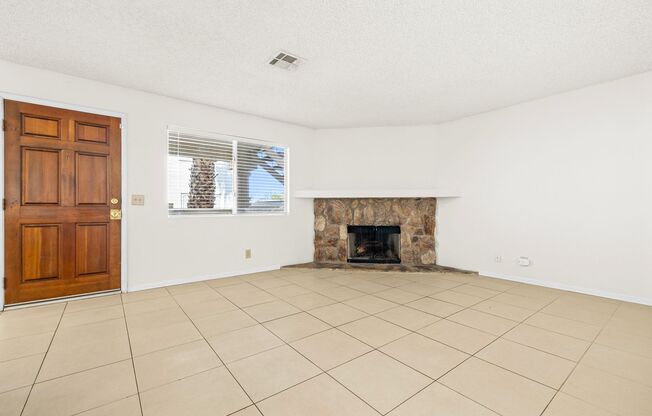 Open & Bright: End Unit with Ideal Layout