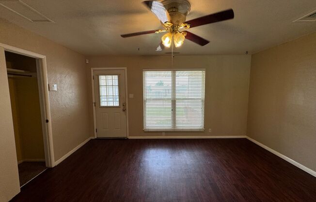 3 beds, 1 bath, $1,095