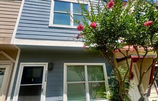 2 Bedroom/2.5 Bath Townhome! Close to Major Hwys: 281-1604-410