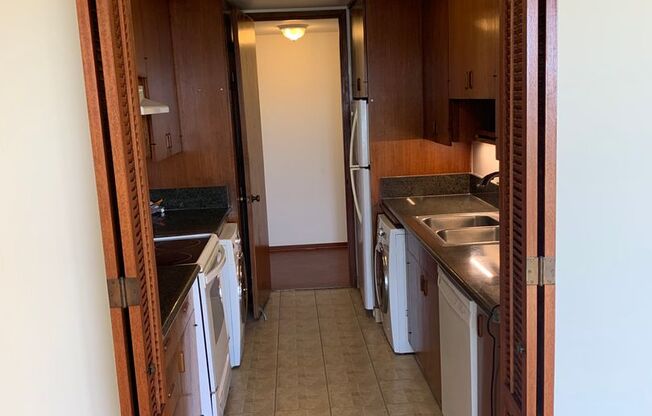 Luxury Kahala Condo - 3bd/2ba/2pkg, High Floor - Corner Unit
