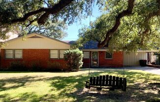 Spacious 3 Bed 2 Bath in Bendel Gardens Subdivision!