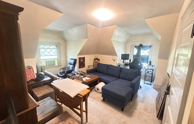 588 HURON AVE