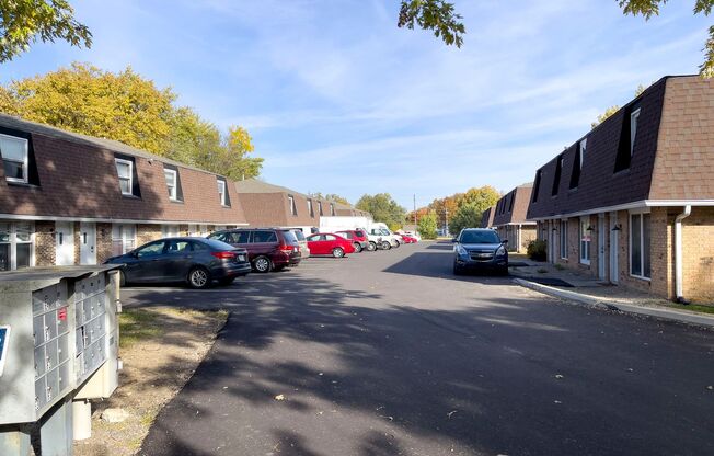 2 beds, 1.5 baths, 1,042 sqft, $925