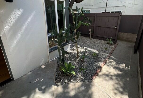 2210 ECHO PARK AVE
