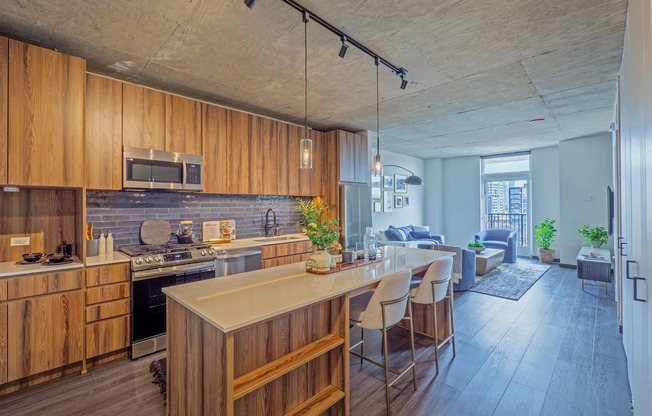 150 N ASHLAND AVE