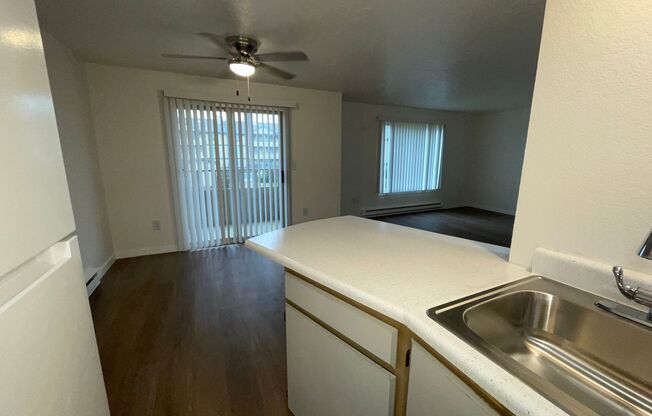 2 beds, 1 bath, 902 sqft, $1,150, Unit W - 056