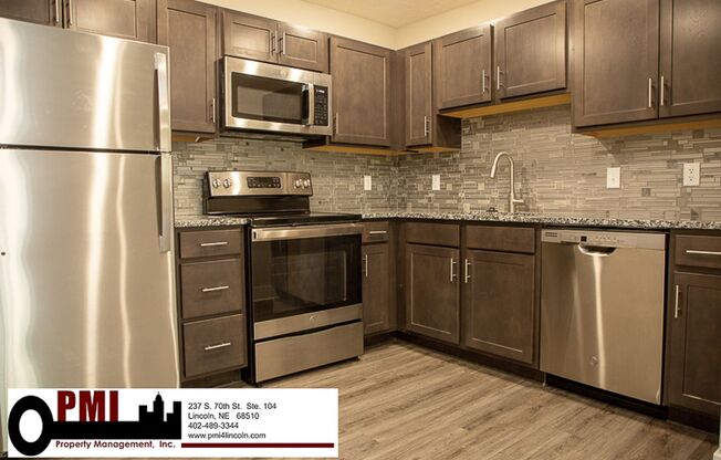 2 beds, 1 bath, $1,050, Unit 4001 Holdrege St. #7