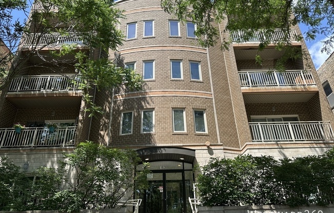 1928 N KEDZIE