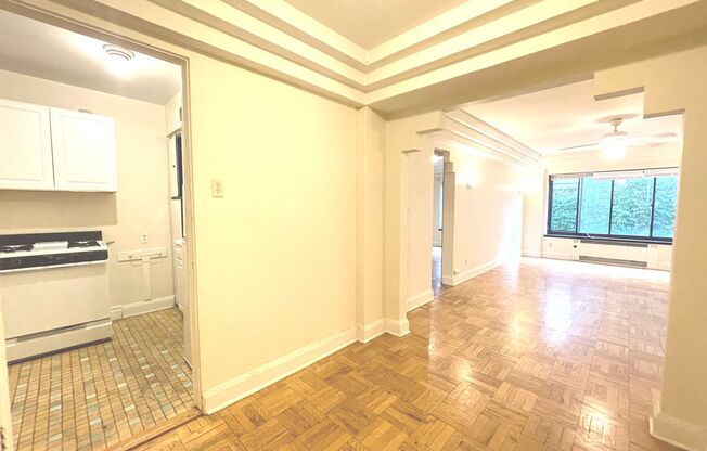 1 bed, 1 bath, $1,075, Unit 204