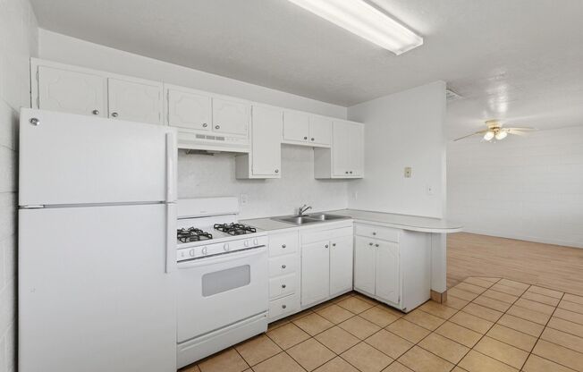 2 beds, 1 bath, 750 sqft, $1,175, Unit 31