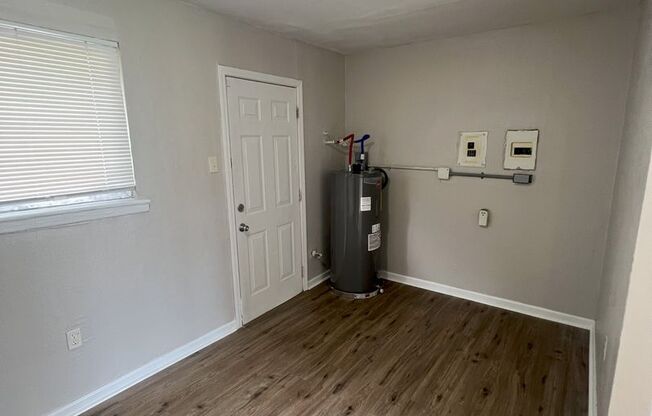 3 beds, 1 bath, $895