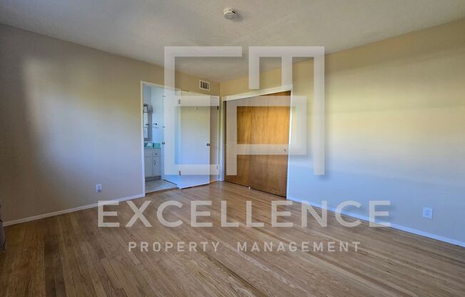 2 Story 4/2 + Office, Hwf, Pets Negotiable, Walk to Park - AVAILABLE AUGUST 15TH