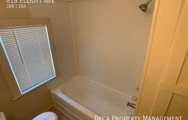 3 beds, 1.5 baths, 1,570 sqft, $1,300