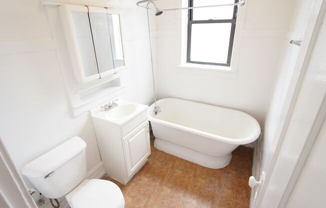 1 bed, 1 bath, 676 sqft, $1,795, Unit 2520-2N