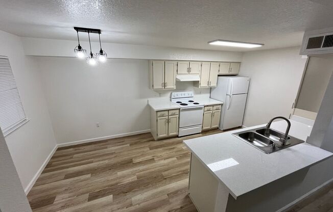 2 beds, 1 bath, 848 sqft, $1,900, Unit 2102