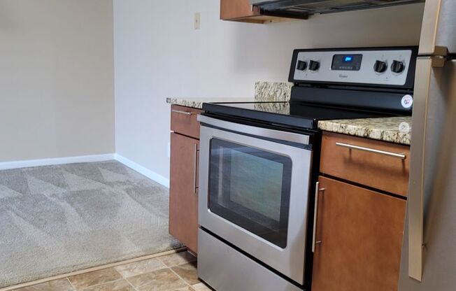 1 bed, 1 bath, 750 sqft, $1,012, Unit 303