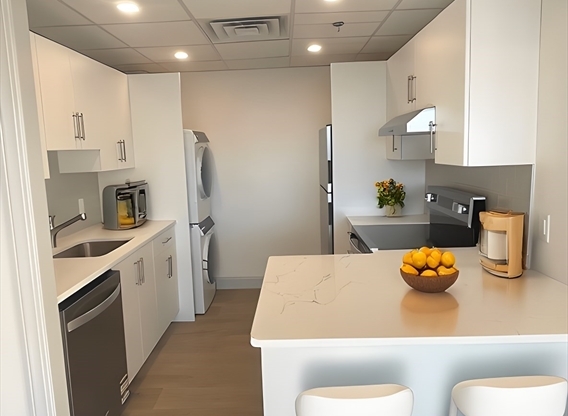 4 beds, 2 baths, 1,600 sqft, $7,995, Unit 701