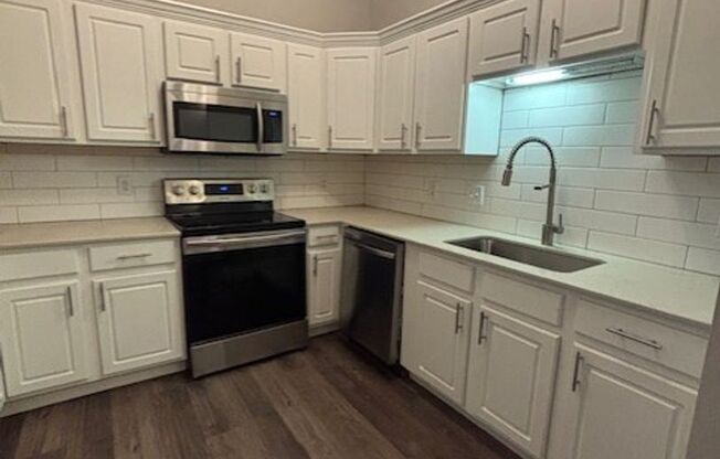 3 beds, 2 baths, 1,467 sqft, $2,500, Unit 637
