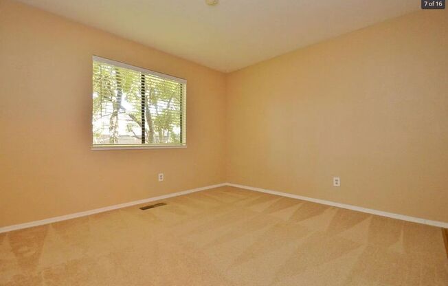 $2,790 - GORGEOUS TWO BEDROOM CENTRAL FREMONT FIRST FLOOR CONDO
