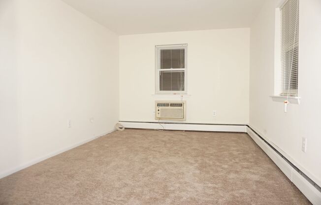 2 beds, 1 bath, 925 sqft, $1,389, Unit 1B
