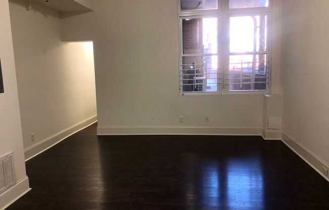 Studio, 1 bath, $850, Unit 840-1B