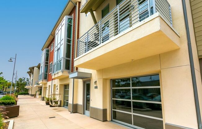 2 beds, 2.5 baths, 2,795 sqft, $5,750