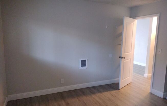 2 beds, 1 bath, 875 sqft, $1,550, Unit 04