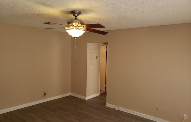 3 beds, 2 baths, $1,400