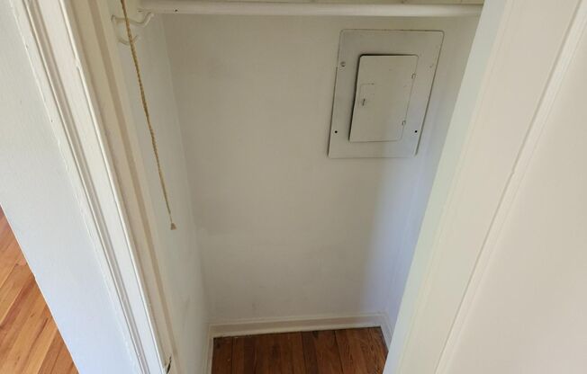 2 beds, 1 bath, 897 sqft, $2,225, Unit A-21