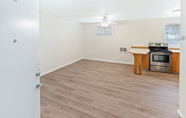 Studio, 1 bath, 400 sqft, $1,150, Unit 04