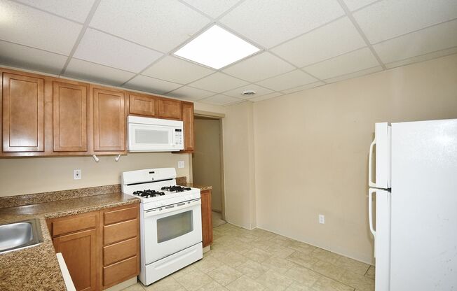 2 beds, 1 bath, $1,200, Unit Unit 1