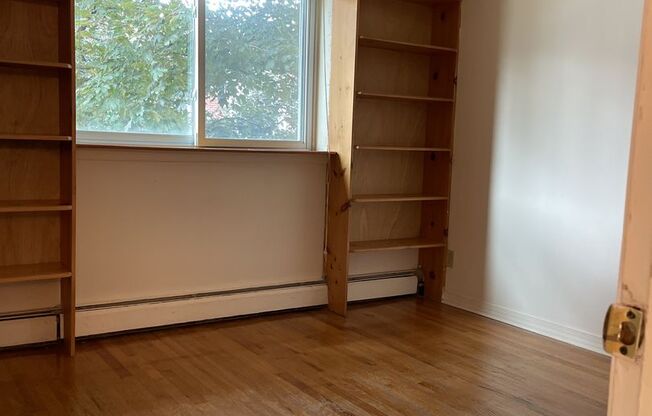 2 beds, 1 bath, 874 sqft, $1,445, Unit E-24