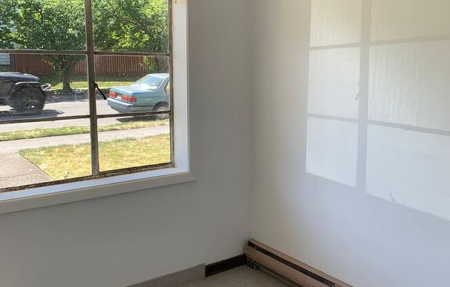 Amazing Remodeled 2 bd in Sellwood/Moreland - Onsite Laundry and courtyard