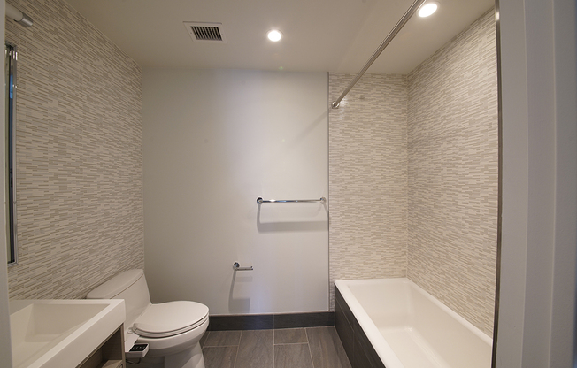 1 bed, 1 bath, $6,475, Unit 47O