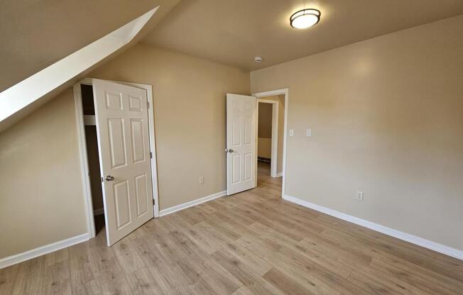 4 beds, 2 baths, $3,100