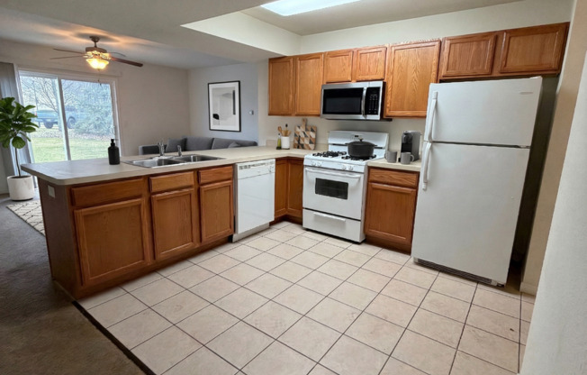 2 beds, 1.5 baths, 1,040 sqft, $1,510, Unit 1710