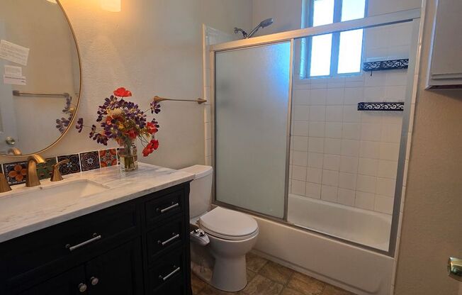 Beautiful 2nd story unit with beautiful view in Point Richmond
