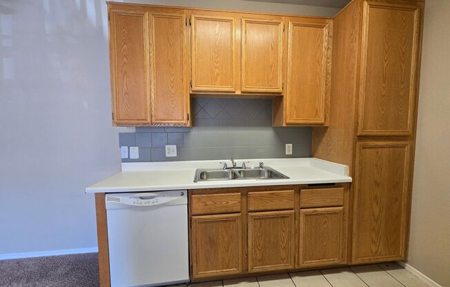 2 beds, 2 baths, $1,300, Unit # 1143
