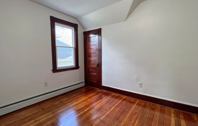 3 beds, 1 bath, $1,750, Unit 3rd Fl