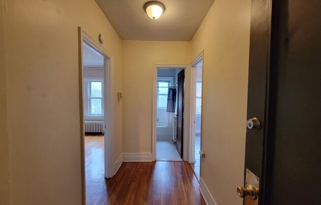 1 bed, 1 bath, $1,095, Unit 23