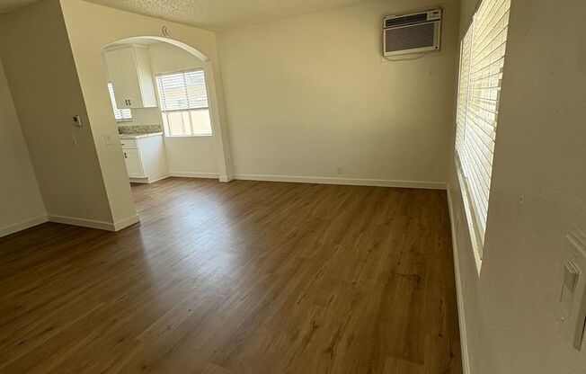 Gorgeous Remodeled 4 bedrooms 2 Bathroom.