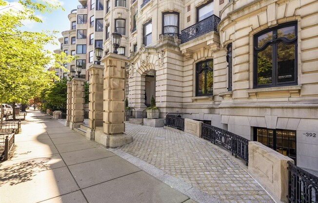 2 beds, 1.5 baths, 1,221 sqft, $4,950, Unit 205