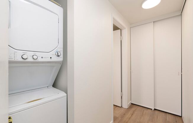 2 beds, 2 baths, 1,000 sqft, $2,695, Unit 2727 - 101