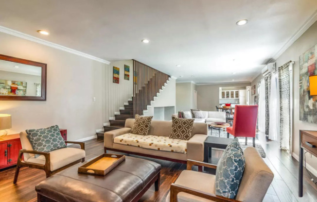 5 SUNSWEPT DR
