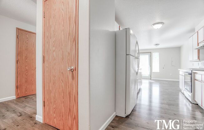 2 beds, 1 bath, 960 sqft, $1,475, Unit 220