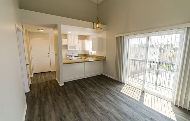 1 bed, 1 bath, 650 sqft, $1,898, Unit 208