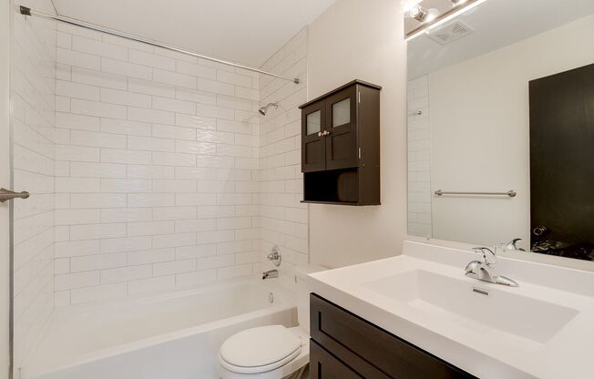 1 bed, 1 bath, 750 sqft, $1,200, Unit 7700-213