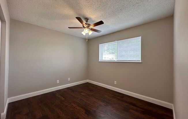 2 beds, 1 bath, 850 sqft, $1,295, Unit E39