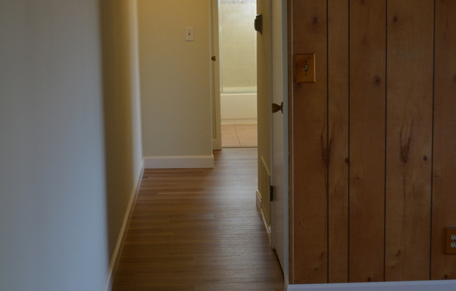 UPSTAIRS 2 BEDROOM UNIT IN A 4PLEX AT HAMILTON DOWNS