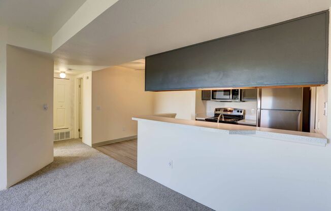 1 bed, 1 bath, 636 sqft, $1,700, Unit 14-106